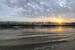 Под Астраханью ищут тело утонувшего рыбака