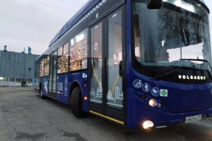 По Астрахани начали курсировать праздничные автобусы