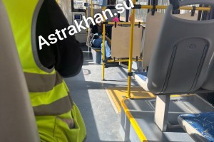 Столица колдобин и тряски: астраханцы устали кататься на «бешеных» автобусах
