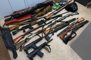 Астраханские Росгвардейцы передали несколько сотен ружей бойцам СВО