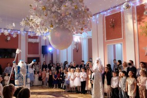 Маленьких астраханцев приглашают посетить необычную елку