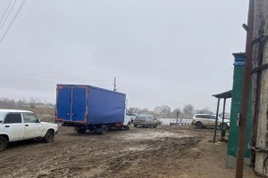 Паромная переправа под Астраханью вышла из строя: люди двое суток живут в автомобилях