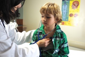 Что следует знать астраханцам при оформлении больничного по уходу за ребенком