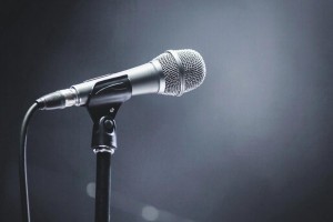 Астраханку оштрафовали за крик на концерте