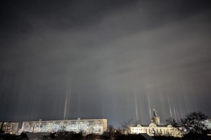 В Астраханской области запечатлели световые столбы