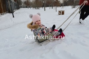 Зима в Астрахани: чем родители развлекают детей и что такого особенного в чунках