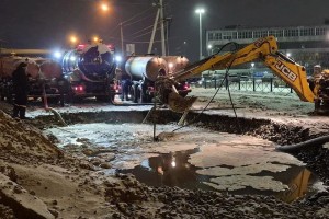 МУП «Астрводоканал» с ночи ликвидирует крупную коммунальную аварию на магистральном водопроводе