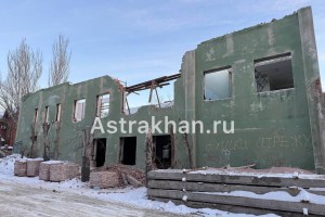 В Астрахани разбирают один из корпусов бывшей Обкомовской больницы на улице Кирова