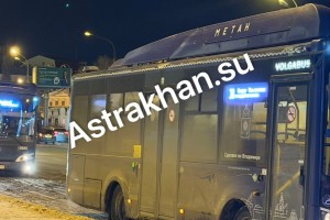 Грязные и скользкие: что происходит зимой с общественным транспортом в Астрахани