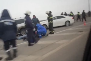 В результате страшной аварии в Астраханской области погиб один человек и еще два пострадали