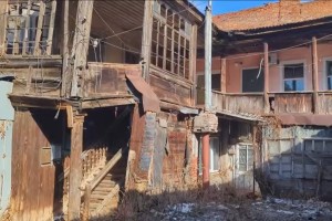 В Астрахани аварийный дом не расселяют вопреки решению суда