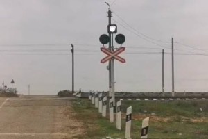 Новые бело-лунные секции светофоров установили на 23 переездах Приволжской железной дороги