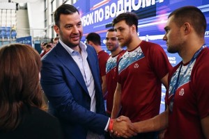 Сегодня в Астрахани пройдет автограф-сессия с легендарным спортсменом