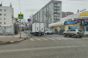 В Астрахани на улице Ширяева запретили остановку и стоянку