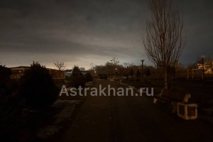 В Астрахани парк в микрорайоне 3 Интернационал уже 6 лет стоит без света