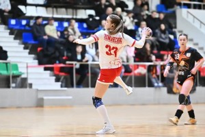 Астраханские гандболистки обыграли спортсменок из Уфы