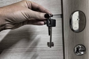 Дети-сироты получают в Астраханской области жилищные сертификаты