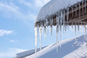 В Тюмени за снег на крышах выписали штрафов почти на полмиллиона