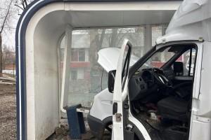 В Астрахани грузовик влетел в остановку и сбил пешехода