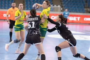 Астраханские гандболистки обыграли спортсменок из Краснодара