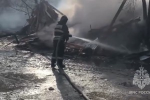 В Астраханской области ликвидируют пожар в административном здании