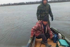 В Астраханской области мужчину унесло на льдине по реке Бахтемир