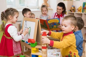 Астраханцам рассказали, как подать заявление на очередь в детский сад