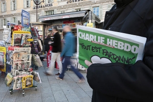 Российские парламентарии требуют наказать &quot;Шарли Эбдо&quot; за карикатуры на авиакатастрофу