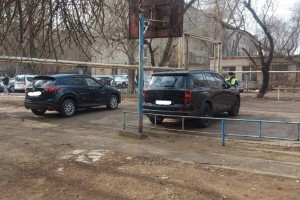 Астраханцы высмеяли рейд администрации на «детской площадке»