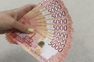 Астраханцам напоминают, почему стоит отказаться от зарплаты «в конверте»