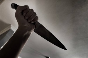 Астраханка поругалась с мужем и накинулась на него с ножом