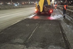 В Астрахани на Новом и Старом мостах проведут ямочный ремонт