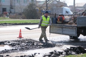 В Астрахани основательно взялись за ремонт дорог и мостов