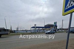 Переходы в никуда: под Астраханью новые пешеходные переходы установили немного нелогично
