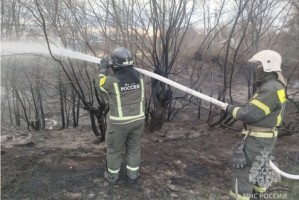 В Астрахани полностью ликвидировали пожар рядом с аквапарком