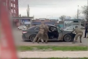 В Астрахани похитили мужчину и сутки держали в заложниках из-за «долга»