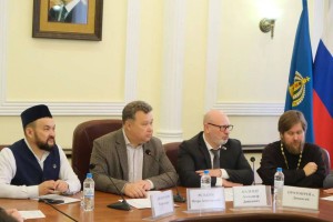 В Астрахани обсудили правила пребывания и трудоустройства мигрантов