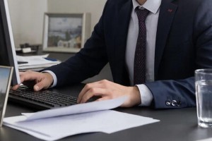 Астраханцы рассказали, на что они тратят большую часть своего рабочего времени