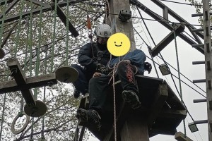 Астраханский подросток застрял на высоте в веревочном парке