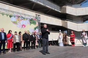 Губернатор Игорь Бабушкин поздравил астраханцев с праздником Навруз