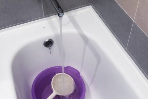 Тысячи астраханцев продолжают оставаться без горячей воды