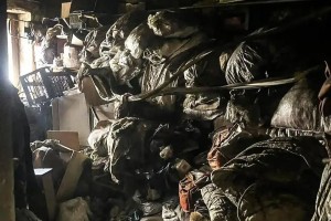 В Астрахани на пожаре не успели спасти пенсионерку из-за захламленной квартиры