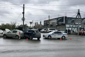 В Астрахани в утреннем ДТП пострадал маленький ребенок и мужчина