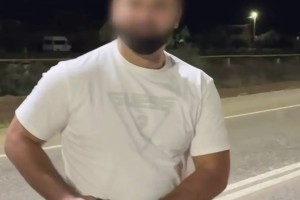 В Астрахани задержали хулиганов, рассекавших по городу на авто с поддельными номерами и проблесковыми маячками