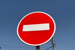 Астраханцам напомнили, где действует ограничение движения автотранспорта