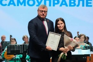 Губернатор Астраханской области вручил награды лучшим муниципальным служащим