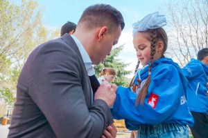 Астраханцам напомнили об огромных штрафах за неправильное ношение георгиевской ленточки