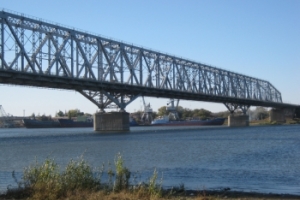 В Астрахани завершился очередной этап капитального ремонта моста через реку Волгу