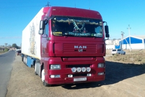 В Астраханской области задержан грузовик с алкогольной продукцией