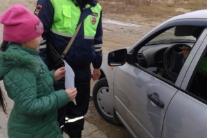 В Астраханской области сотрудники дорожной полиции в рамках акции «Мы ждем вас дома» провели профилактическое мероприятие